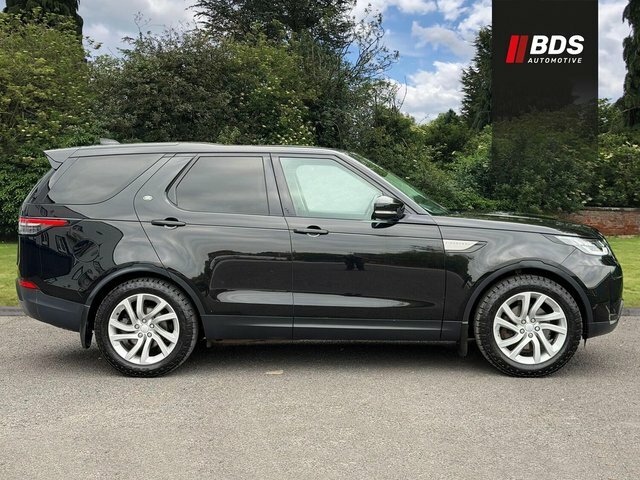 Land Rover Discovery 3.0 Td V6 Se 4Wd Euro 6 Ss YX68OWG Black #2