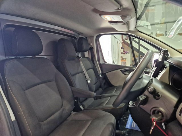 Renault Trafic 1.6 Sl27 Sport Nav Dci 120 Bhp Silver #9