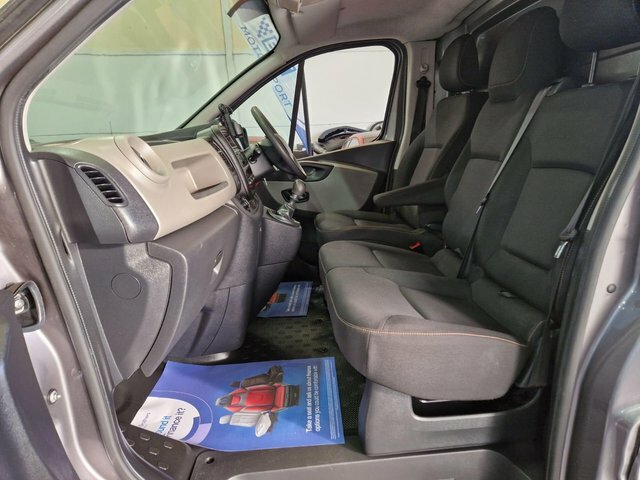 Renault Trafic 1.6 Sl27 Sport Nav Dci 120 Bhp Silver #18