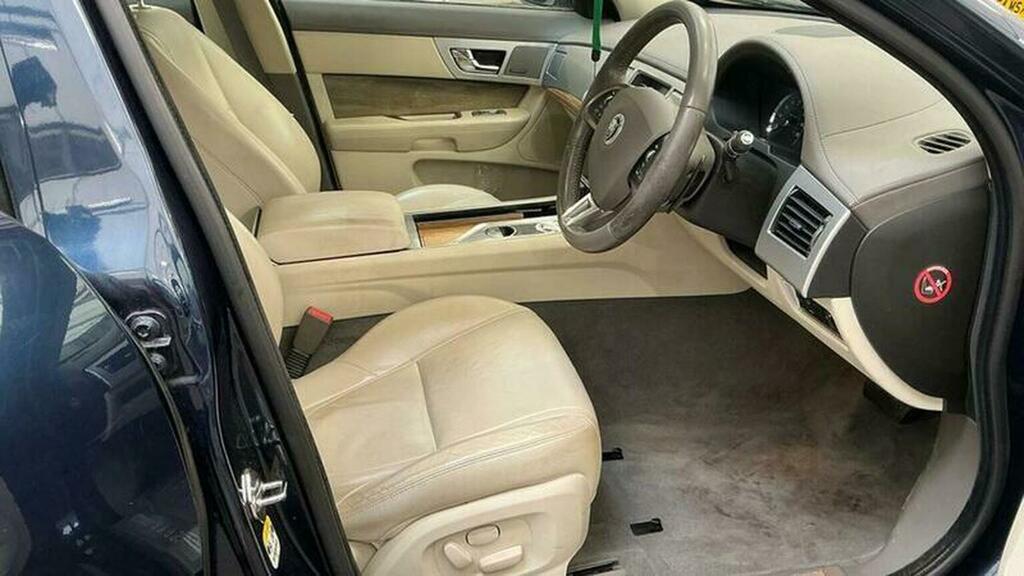 Jaguar XF 2013 13 3.0D Black #11