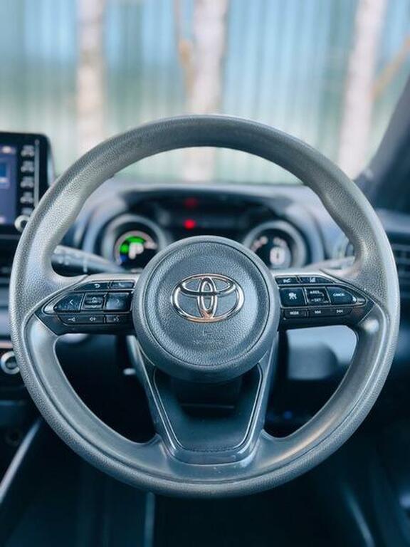 Toyota Yaris Hatchback Grey #25