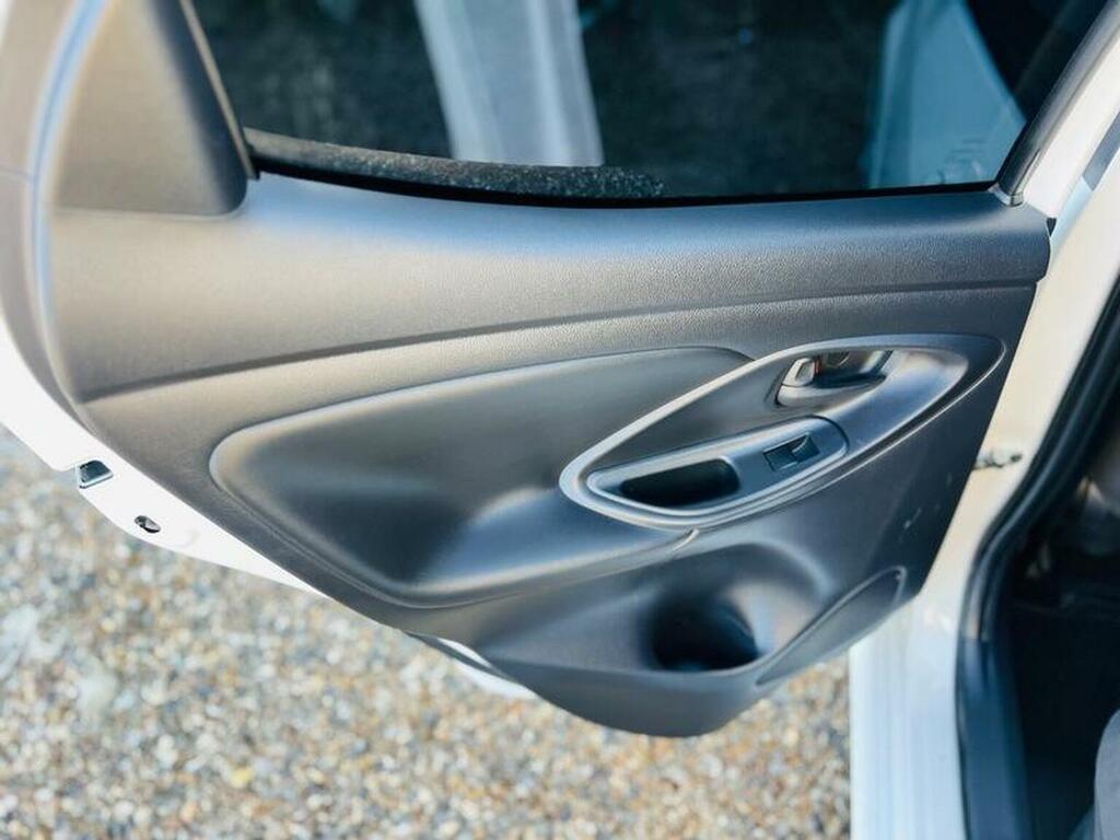 Toyota Yaris Hatchback Grey #11