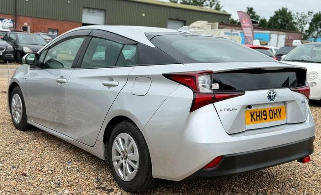 Toyota Prius 1.8 Vvt-i Hybrid S Cvt Black #4