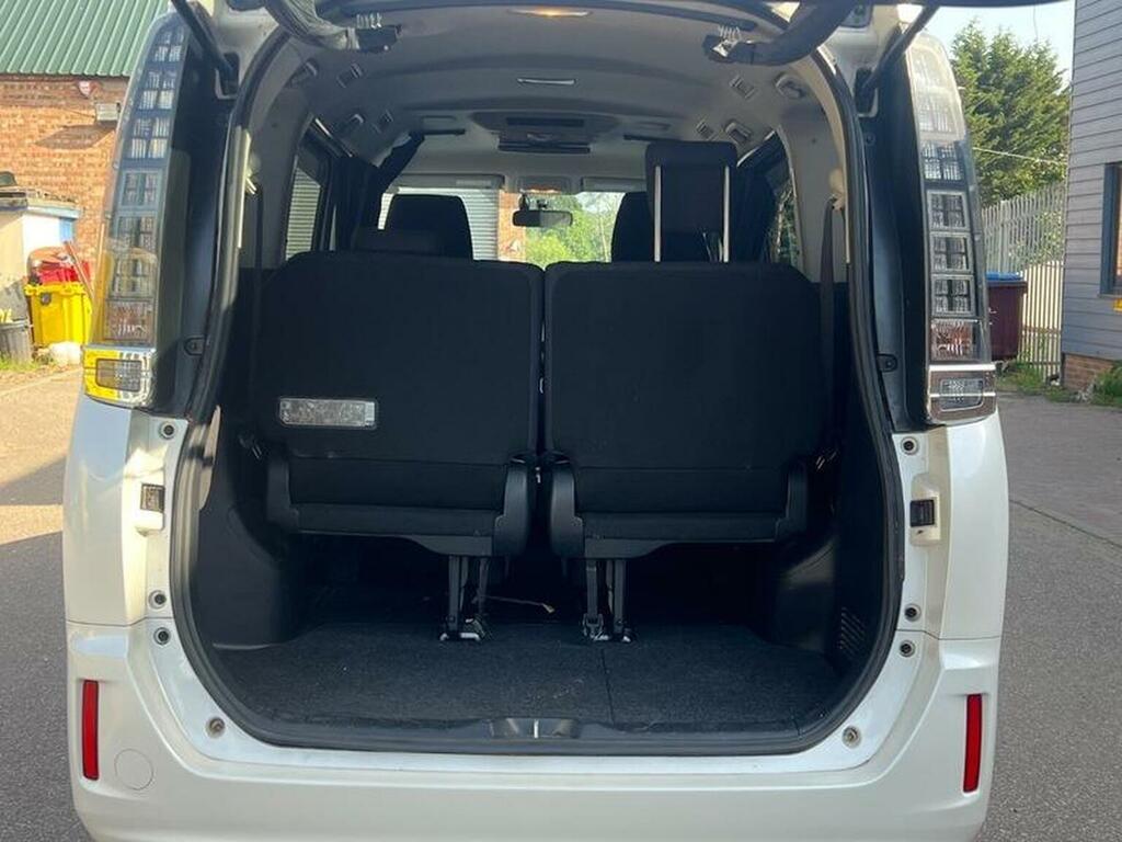 Toyota Voxy 1.8 Vvt-h Hybrid Zwr80 7 Seater Mpv White #9
