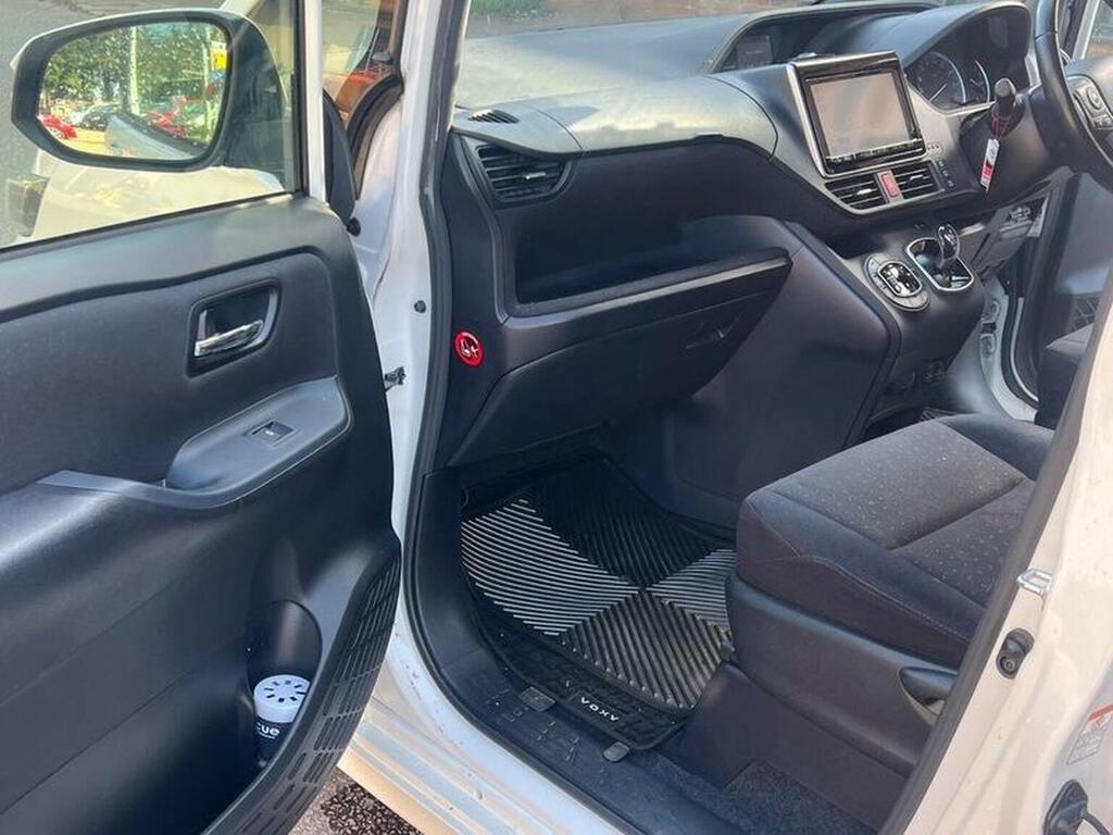 Toyota Voxy 1.8 Vvt-h Hybrid Zwr80 7 Seater Mpv White #13