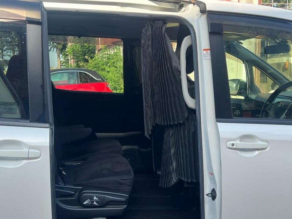 Toyota Voxy 1.8 Vvt-h Hybrid Zwr80 7 Seater Mpv White #10