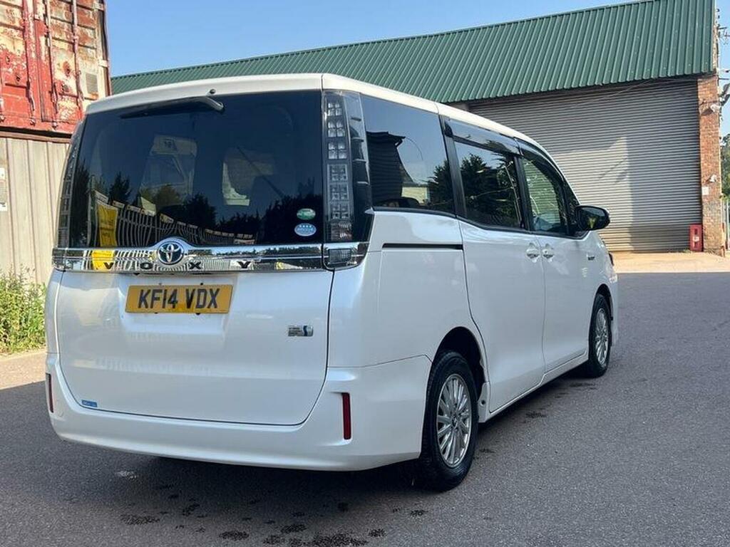 Toyota Voxy 1.8 Vvt-h Hybrid Zwr80 7 Seater Mpv White #7
