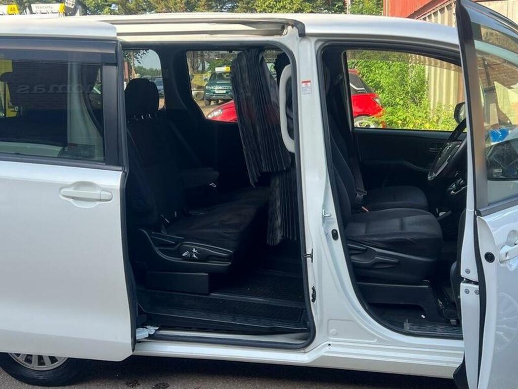 Toyota Voxy 1.8 Vvt-h Hybrid Zwr80 7 Seater Mpv White #15