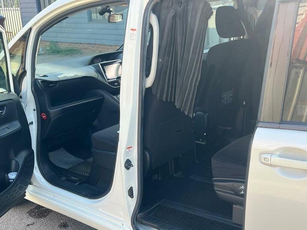 Toyota Voxy 1.8 Vvt-h Hybrid Zwr80 7 Seater Mpv White #14