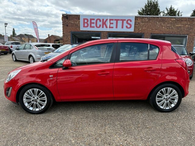 Vauxhall Corsa 16V Se Hatchback Red #4