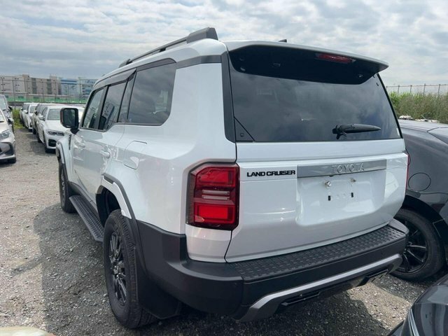 Toyota Land Cruiser 2.8 250 VX Suv White #2