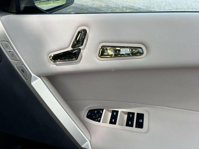 BMW iX IX X Drive40 M Sport White #16