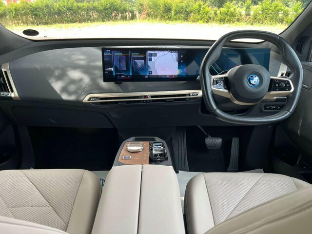 BMW iX IX X Drive40 M Sport White #35
