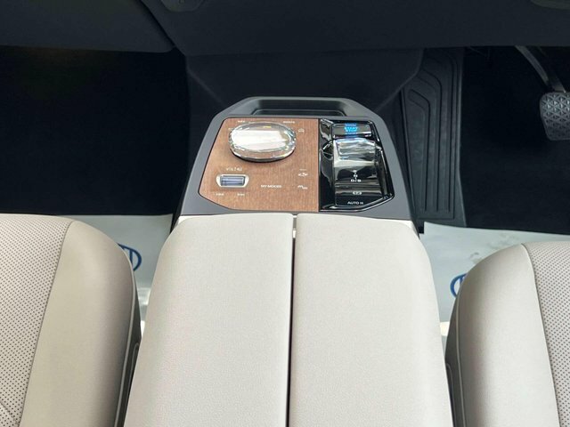 BMW iX IX X Drive40 M Sport White #26