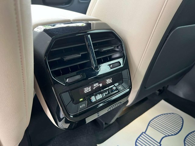 BMW iX IX X Drive40 M Sport White #33