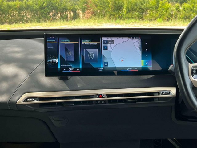 BMW iX IX X Drive40 M Sport White #34