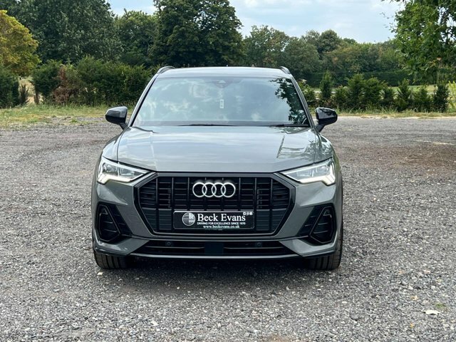Audi Q3 1.5 Tfsi Cod 35 Black #2