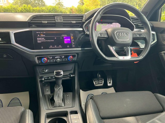 Audi Q3 1.5 Tfsi Cod 35 Black #3