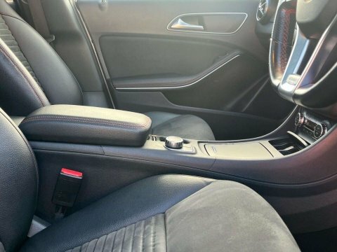 Mercedes-Benz GLA Class Suv 2.1 Gla200 Cdi Amg Line 7G-dct Euro 6 Ss Black #34