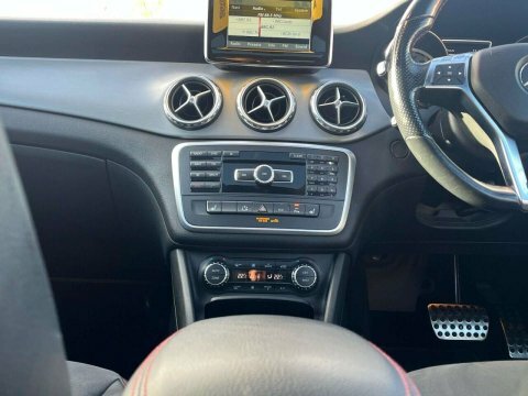 Mercedes-Benz GLA Class Suv 2.1 Gla200 Cdi Amg Line 7G-dct Euro 6 Ss Black #10