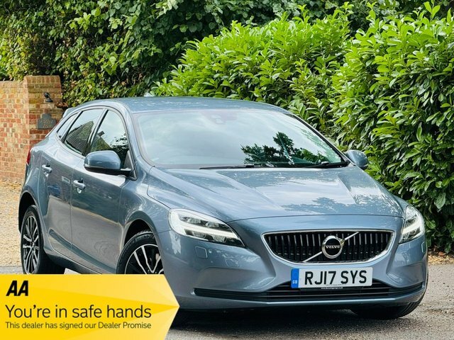 Volvo V40 1.5 T3 Momentum Hatchback Euro 6 Blue