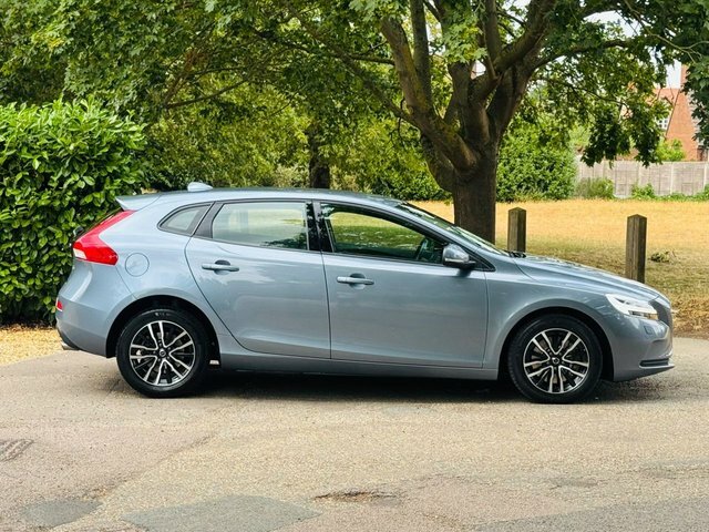 Volvo V40 1.5 T3 Momentum Hatchback Euro 6 Blue #4