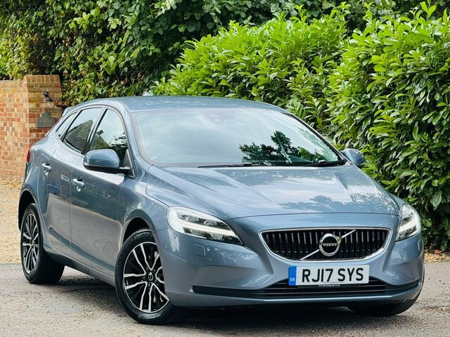 Volvo V40 1.5 T3 Momentum Hatchback Euro 6 Blue #2