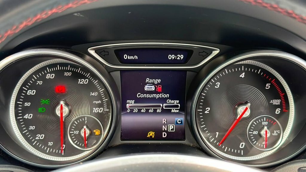 Mercedes-Benz GLA Class Gla 200 Se White #31