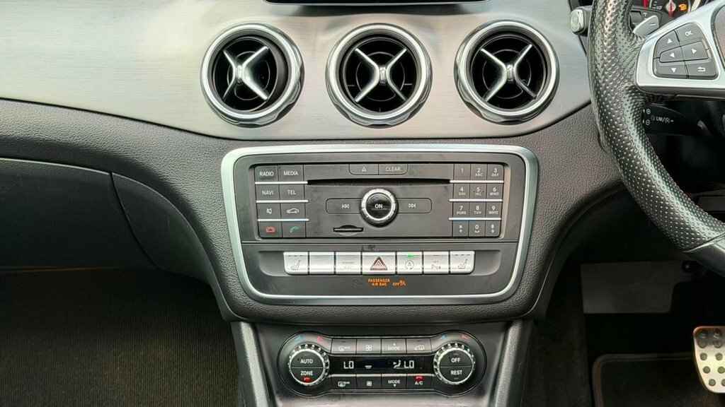Mercedes-Benz GLA Class Gla 200 Se White #25