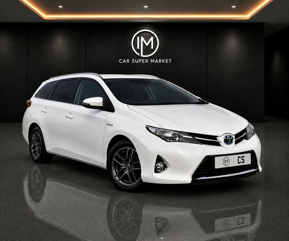 Toyota Auris 1.8L Icon White #2