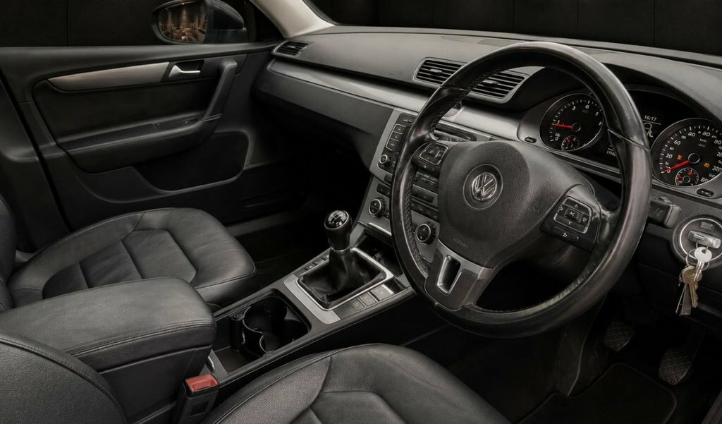 Volkswagen Passat Estate Grey #16