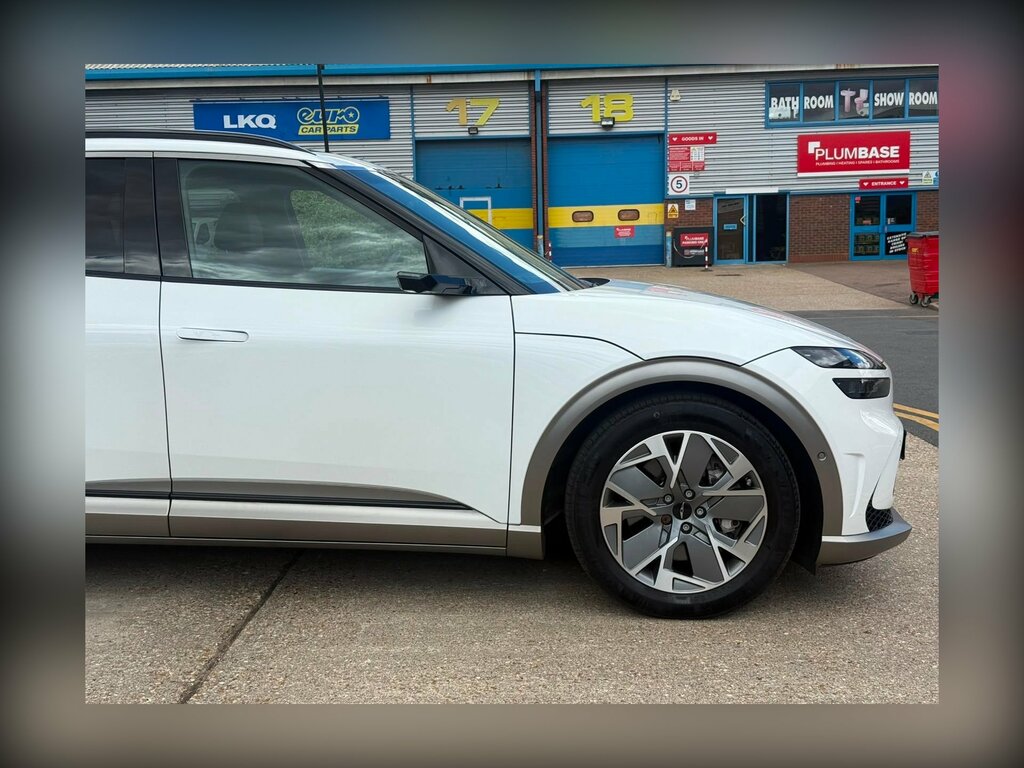 Genesis GV60 77.4Kwh Premium Suv 229 Ps White #57
