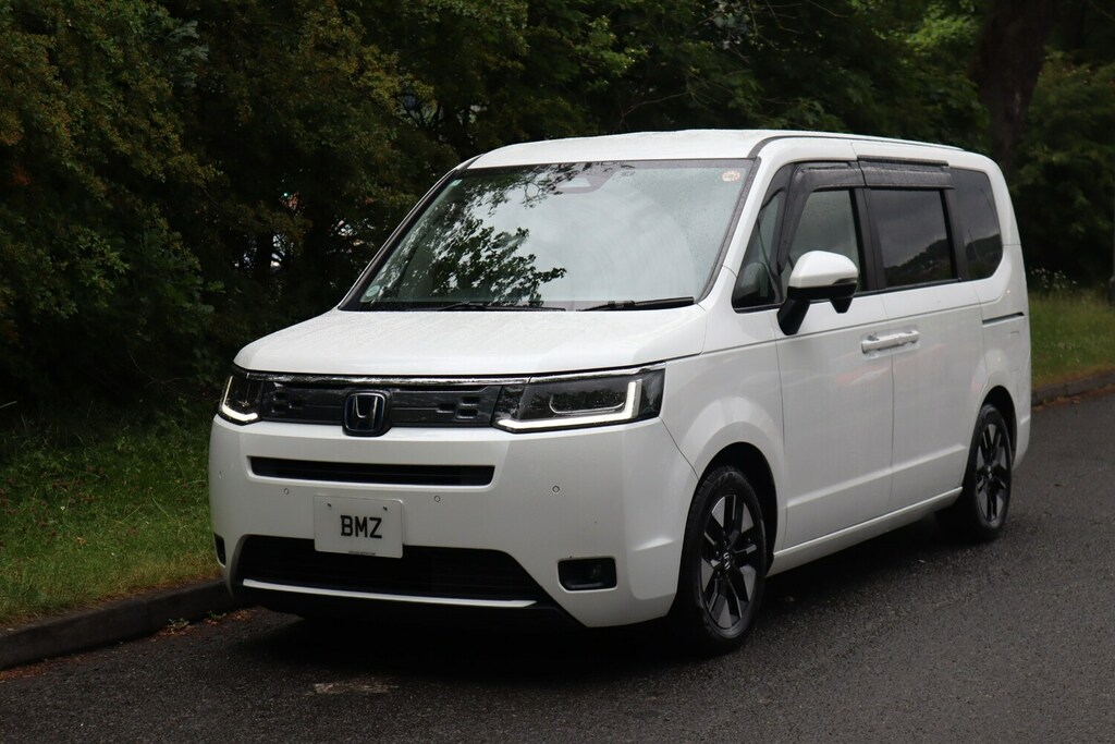 Honda StepWagon Mpv White #7