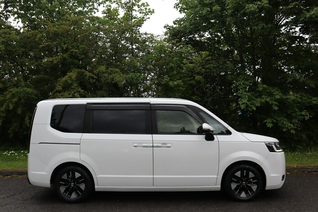 Honda StepWagon 2.0I V-tec Ehev Air Hybrid Atkinson-cycle 8S White #2