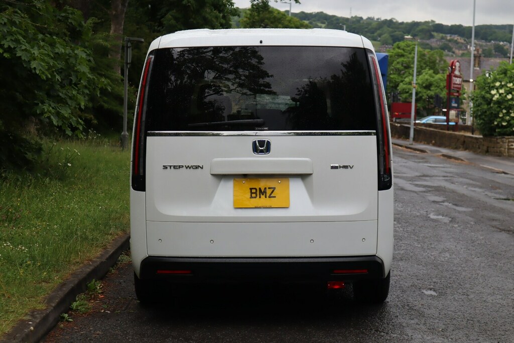 Honda StepWagon 2.0I V-tec Ehev Air Hybrid Atkinson-cycle 8S White #4
