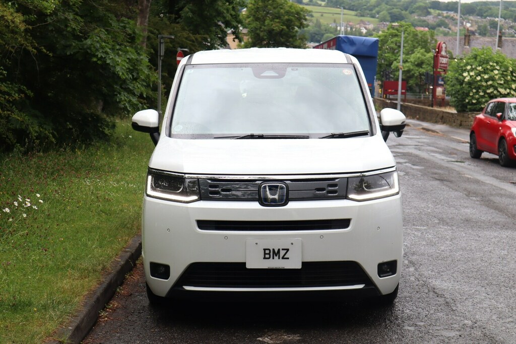 Honda StepWagon Mpv White #8