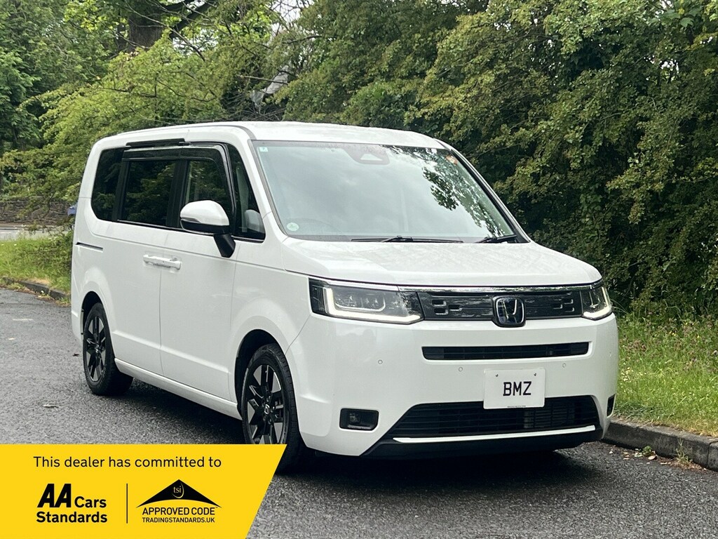 Honda StepWagon 2.0I V-tec Ehev Air Hybrid Atkinson-cycle 8S White