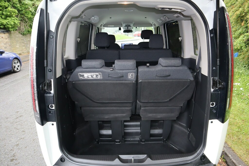 Honda StepWagon Mpv White #14