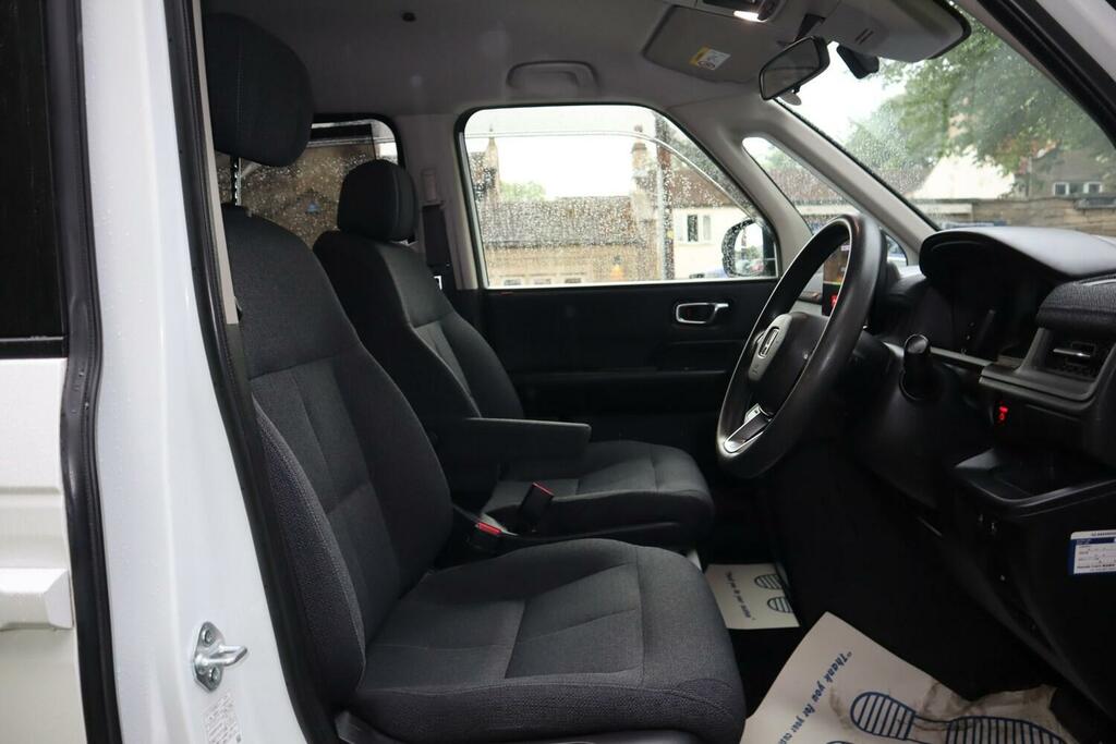 Honda StepWagon Mpv White #9