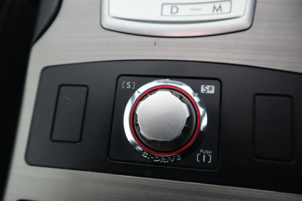 Subaru Legacy Se Red #18