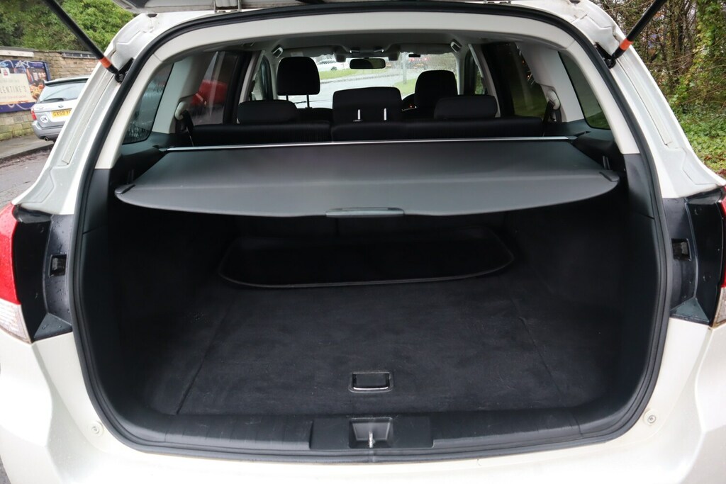 Subaru Legacy Se Red #13