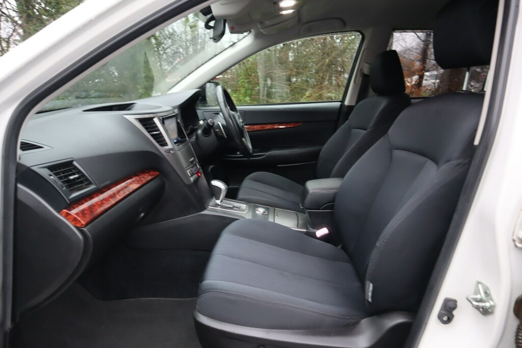 Subaru Legacy Se Red #12