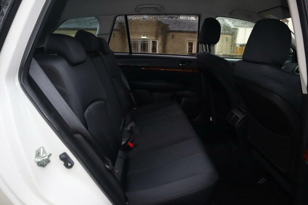 Subaru Legacy Se Red #10