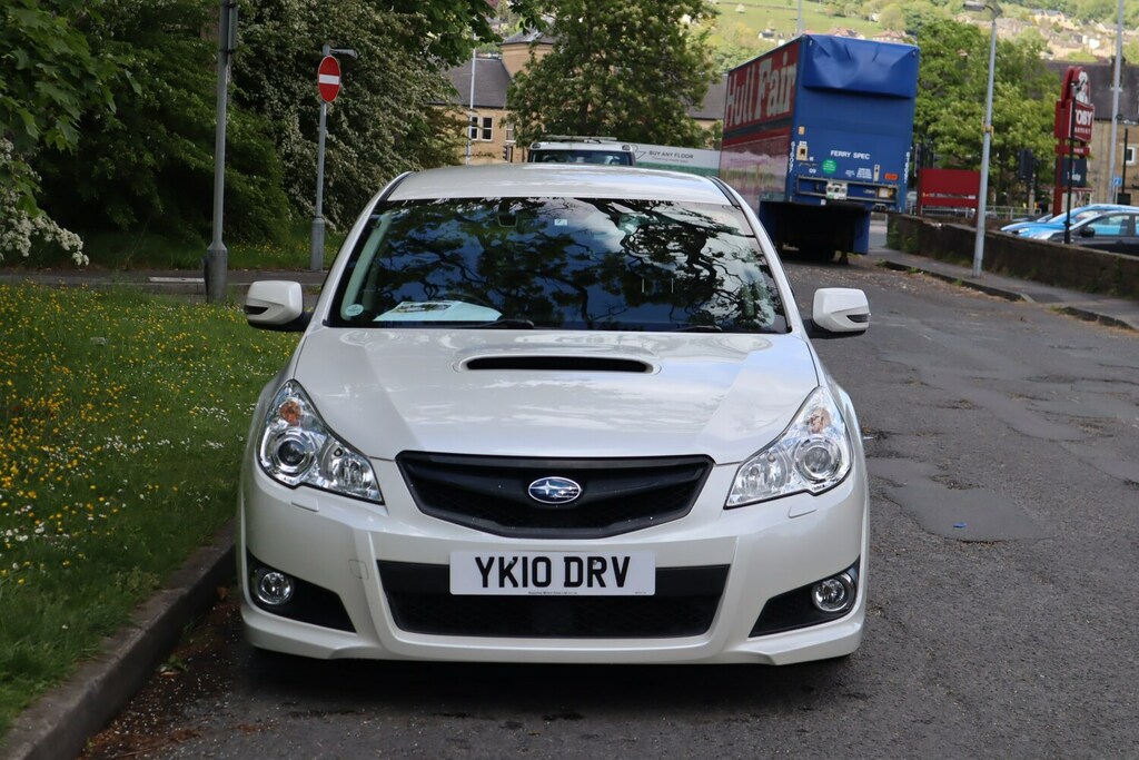 Subaru Legacy Se Red #8