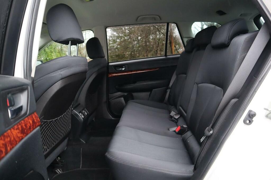 Subaru Legacy Se Red #11