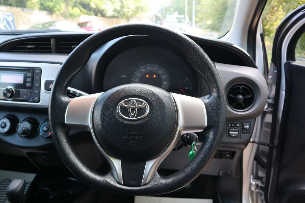 Toyota Yaris Hatchback White #15