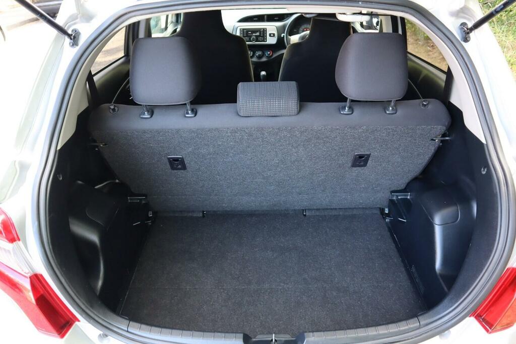 Toyota Yaris Hatchback White #13