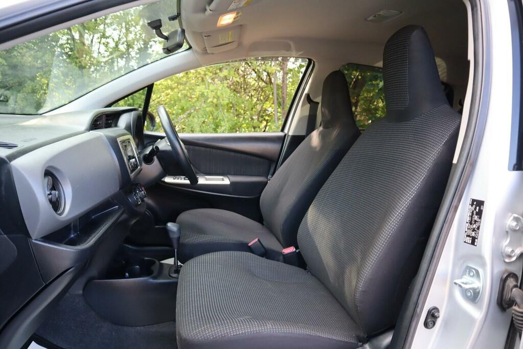 Toyota Yaris Hatchback White #12