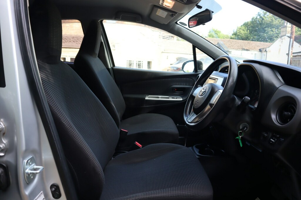 Toyota Yaris Hatchback White #9