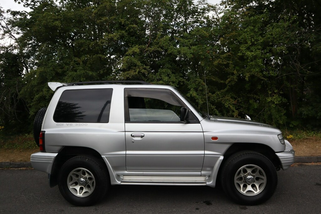 Mitsubishi Shogun 3.5 V6 Gdi Zr Wide Body Swb 4Wd 245Bhp Silver #2